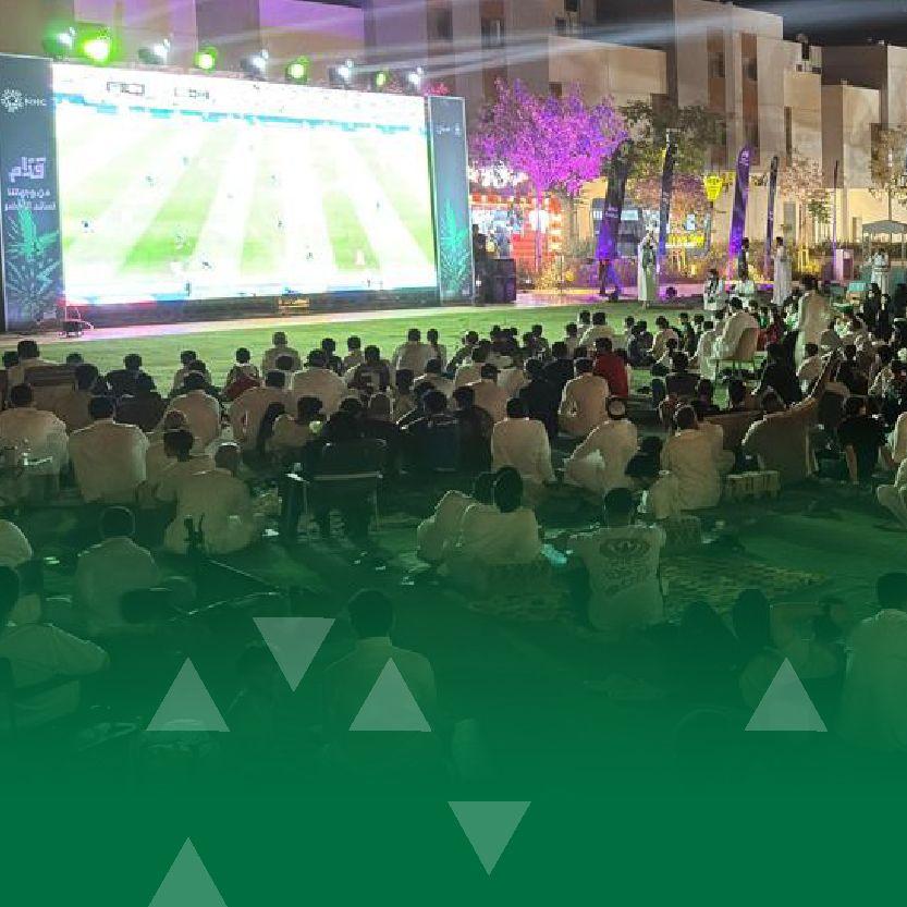 أمانة الرياض تستضيف 65 ألف زائر لمتابعة مباريات المنتخب في المونديال عبر مبادرة «كأس العالم لك أقرب» في عدد من المواقع